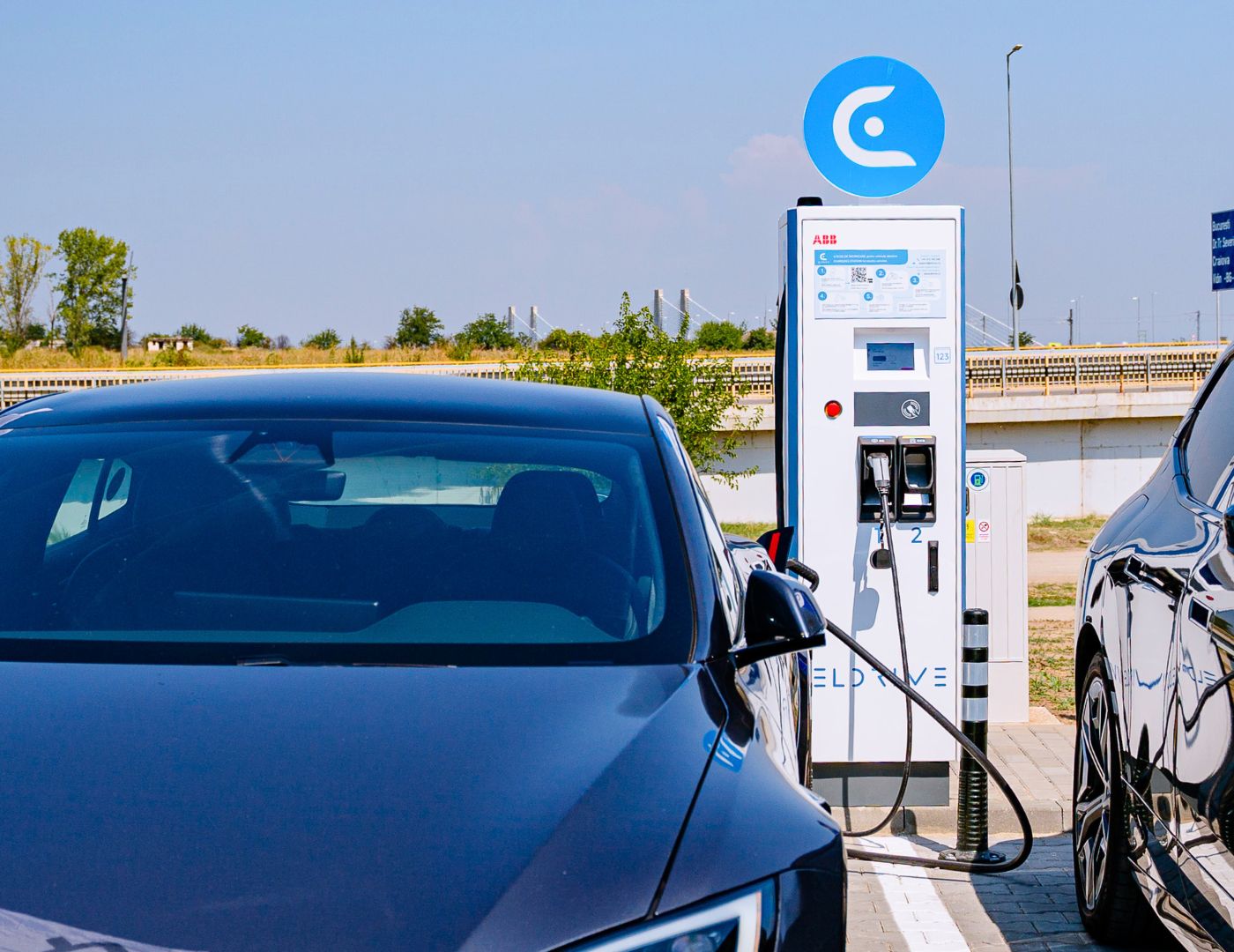 AutoExpert.ro – Eldrive Romania and JOY Retail Park inaugurate new charging stations for electric vehicles.